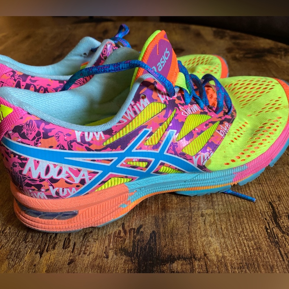Neon ASICS sneakers sz 8
